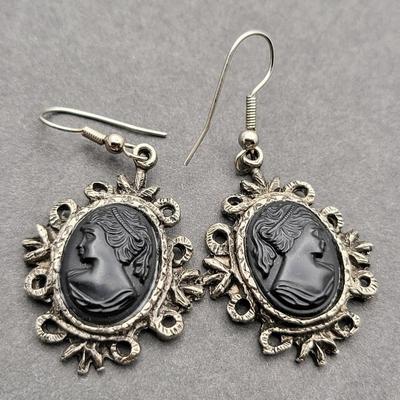 Vintage Black White Stone Cameo Jewelry