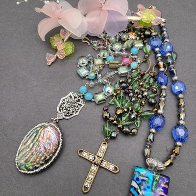 Decorative Frosted Glass Flower & Crystal Necklaces