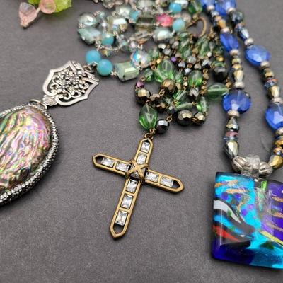 Decorative Frosted Glass Flower & Crystal Necklaces