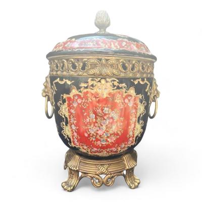 Fabulous Castilian Chinese Porcelain And Ormulu Decorative Covered Urns Cachepots