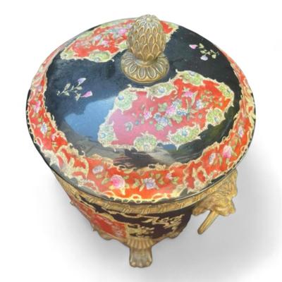 Fabulous Castilian Chinese Porcelain And Ormulu Decorative Covered Urns Cachepots