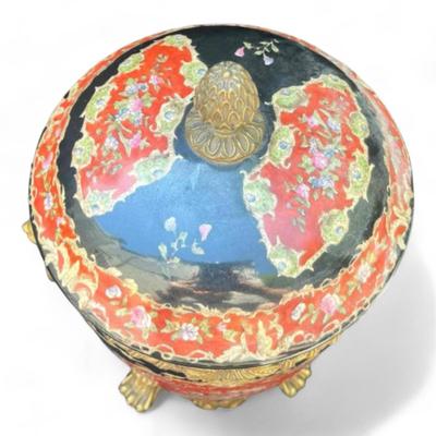 Fabulous Castilian Chinese Porcelain And Ormulu Decorative Covered Urns Cachepots