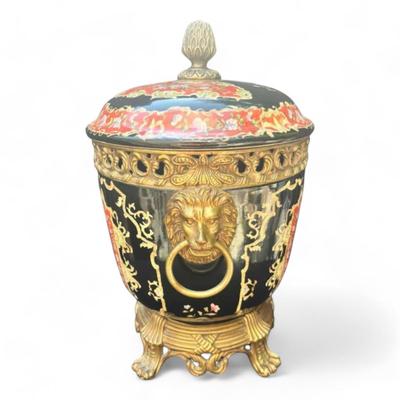 Fabulous Castilian Chinese Porcelain And Ormulu Decorative Covered Urns Cachepots