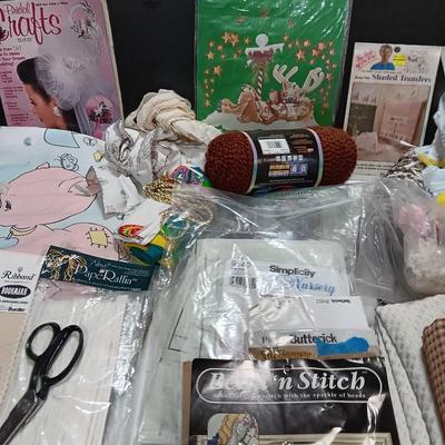 Sewing patterns and Sewing items - Yarn - craft kits