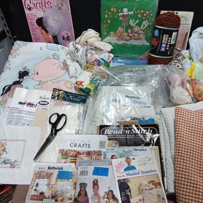 Sewing patterns and Sewing items - Yarn - craft kits