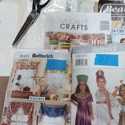 Sewing patterns and Sewing items - Yarn - craft kits