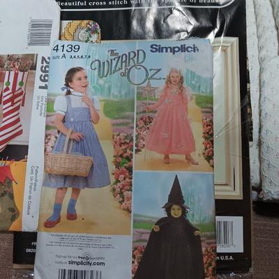 Sewing patterns and Sewing items - Yarn - craft kits