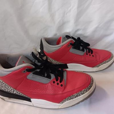 Men's size 10.5 Nike Air tennis shoes