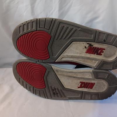 Men's size 10.5 Nike Air tennis shoes