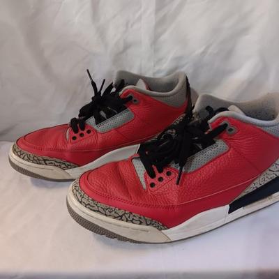 Men's size 10.5 Nike Air tennis shoes