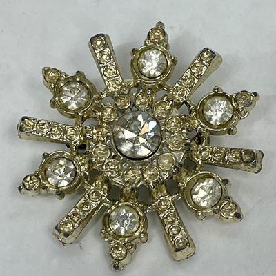 Vintage Gold Tone Starburst Rhinestone Brooch
