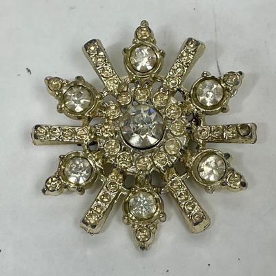 Vintage Gold Tone Starburst Rhinestone Brooch