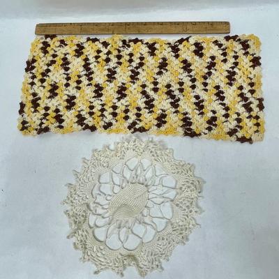 2 vintage doilies
