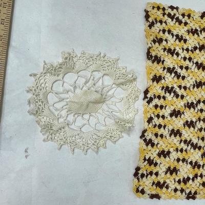 2 vintage doilies