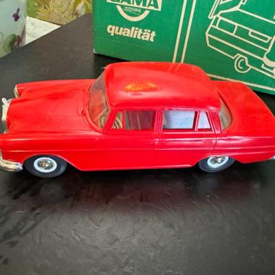 1:18 GAMA 4758 MERCEDES-BENZ 220SE + CARAVAN