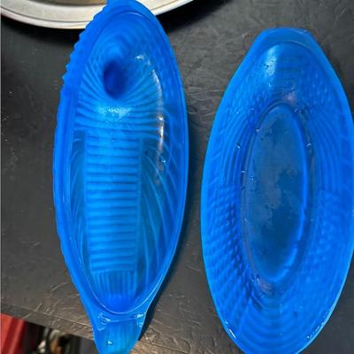 LG WRIGHT ATTERBURY DUCK BLUE SATIN GLASS