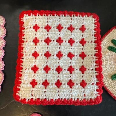 BUNDLE OF HAND-KNIT POT HOLDERS