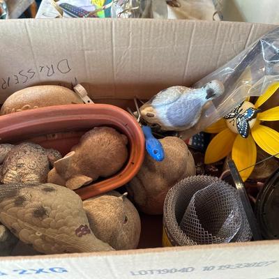 Box of miscellaneous garden items