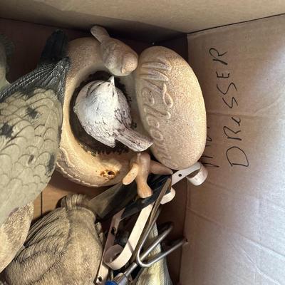 Box of miscellaneous garden items