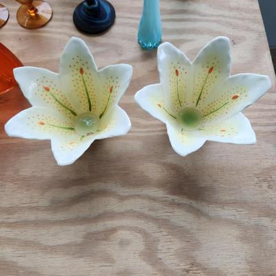 Lot of 17 pieces Art Glass Vases Hummingbird