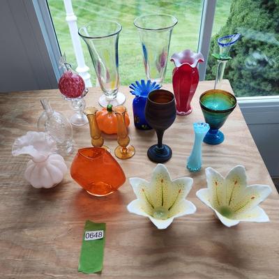 Lot of 17 pieces Art Glass Vases Hummingbird