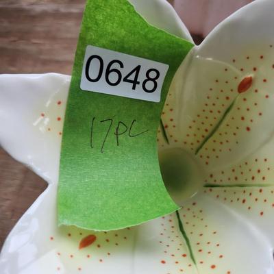 Lot of 17 pieces Art Glass Vases Hummingbird