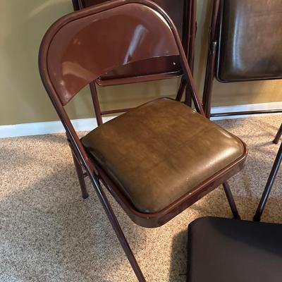 4 folding chairs and comfort curve cushion