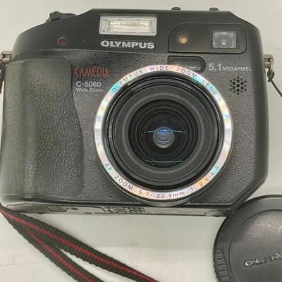 Olympus CAMEDIA C-5060 Wide Zoom 5.1MP Digital Camera