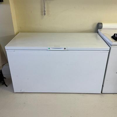 G501 Large Frigidaire Chest Freezer 14.8 cu.ft.