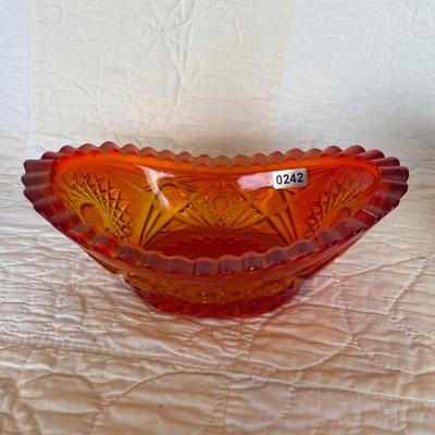 Amberina scalloped edges bowl