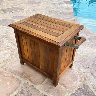 531 FRONTGATE Insulated Teak Cooler Box