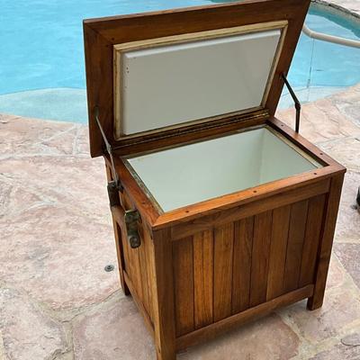 531 FRONTGATE Insulated Teak Cooler Box
