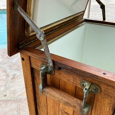 531 FRONTGATE Insulated Teak Cooler Box