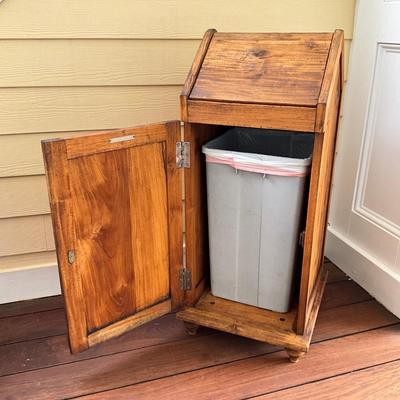 533 FRONTGATE Teak Trash Bin