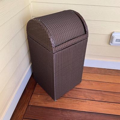 534 Brown Resin Wicker Trashcan with Liner