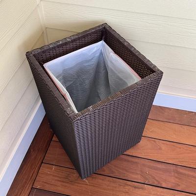 534 Brown Resin Wicker Trashcan with Liner