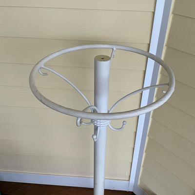 535 White Metal Outdoor Coatrack