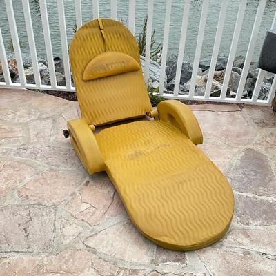 537 FRONTGATE Yellow Pool Float