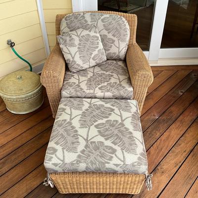 543 VENEMAN Resin Wicker Chair and Ottoman Set with Cushions