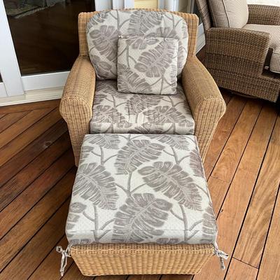 545 VENEMAN Resin Wicker Chair and Ottoman Set with Cushions