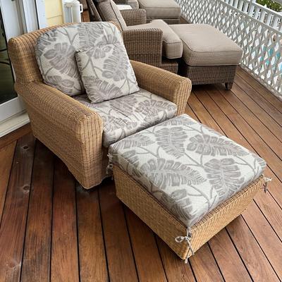545 VENEMAN Resin Wicker Chair and Ottoman Set with Cushions
