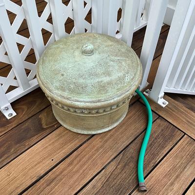 547 Outdoor Covered Hose Container