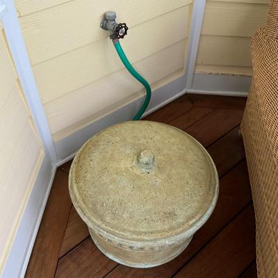 548 Outdoor Covered Hose Container