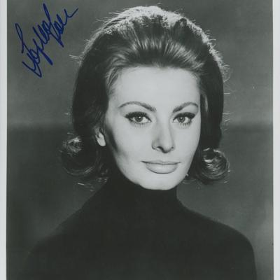Sofia Loren signed photo. GFA Authenticated