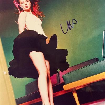 Mena Suvari signed photo