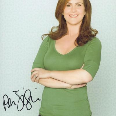 Peri Gilpin signed photo