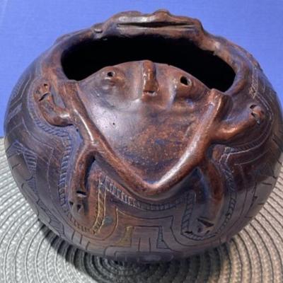 Vintage Scarce Brazil Signed Reis Para Frog Pottery Bowl 6" x 5" in VG Preowned Condition.