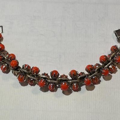 Vintage Coral Bead Bracelet 7" Preowned from an Estate as Pictured.
