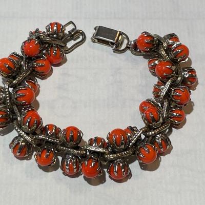 Vintage Coral Bead Bracelet 7" Preowned from an Estate as Pictured.