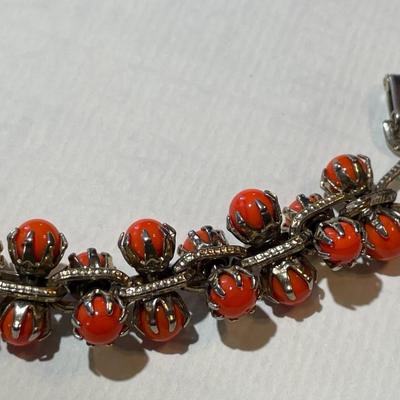 Vintage Coral Bead Bracelet 7" Preowned from an Estate as Pictured.